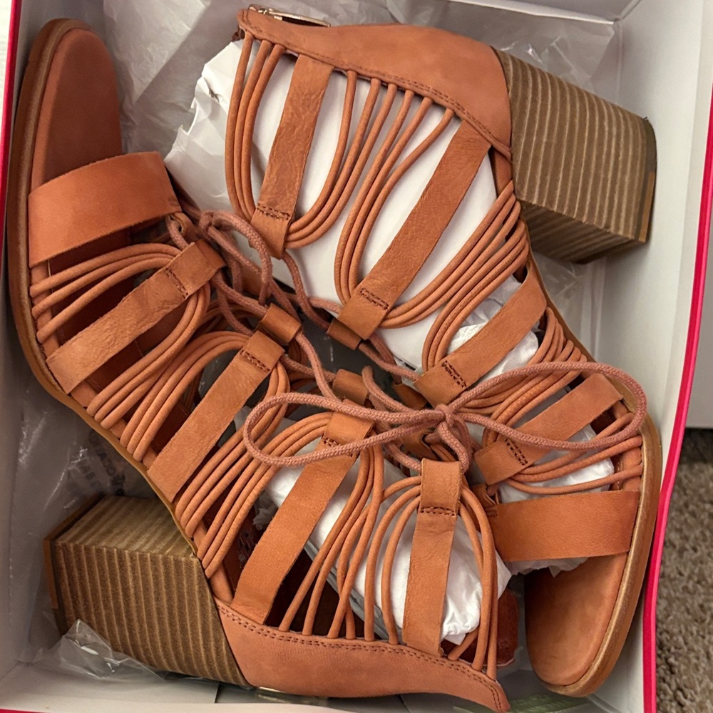 Vince Camuto - Sandals.  Pink (Sushi).  Cute.  Unworn